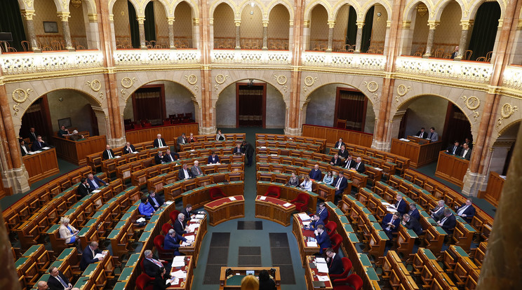 Kedden vitázik a parlament a munkabérek emeléséről / Fotó: Fuszek Gábor