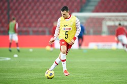 Patryk Dziczek przewieziony do szpitala w Rzymie. Zasłabł w trakcie meczu