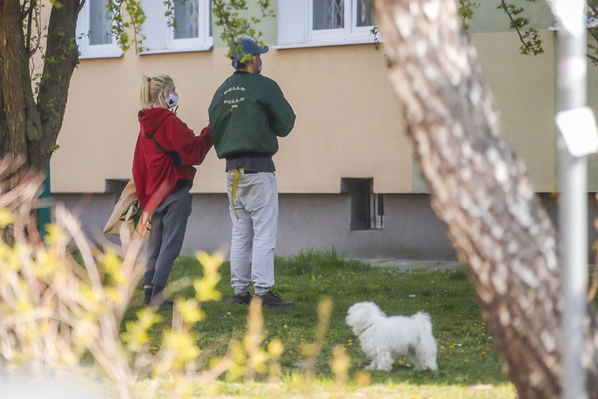 Margaret nie zapomina o przyjaciołach. Składa życzenia przez okno