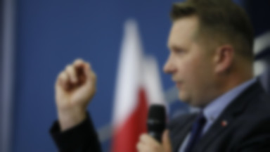 Zdjęcie ministra Czarnka oddającego osocze wzbudziło komentarze. Przez źle założoną maseczkę