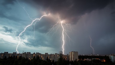 Czy miasto napędza burzę?