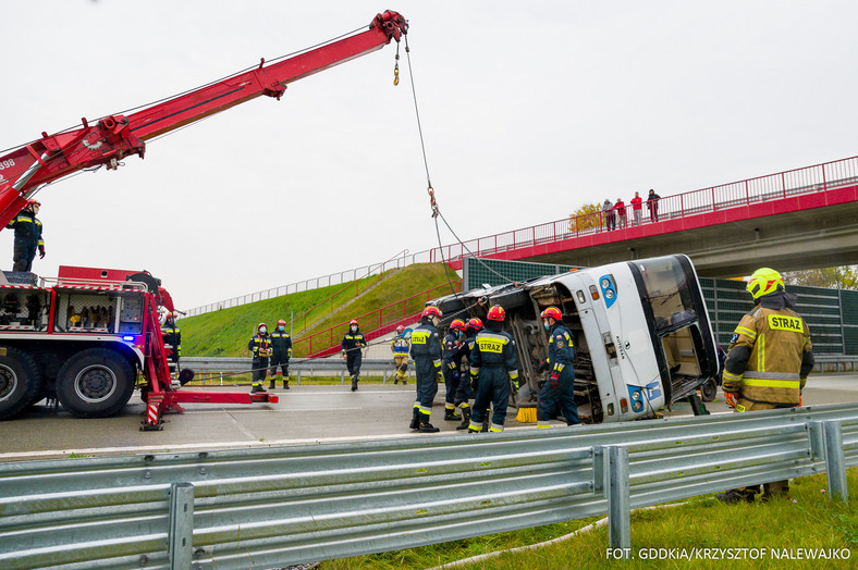 Ćwiczenia służb ratowniczych na autostradzie