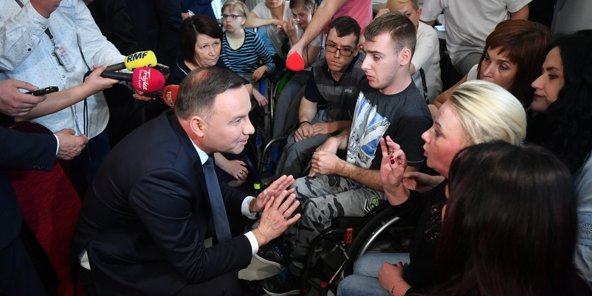 Andrzej Duda spotkał się z protestującymi w Sejmie