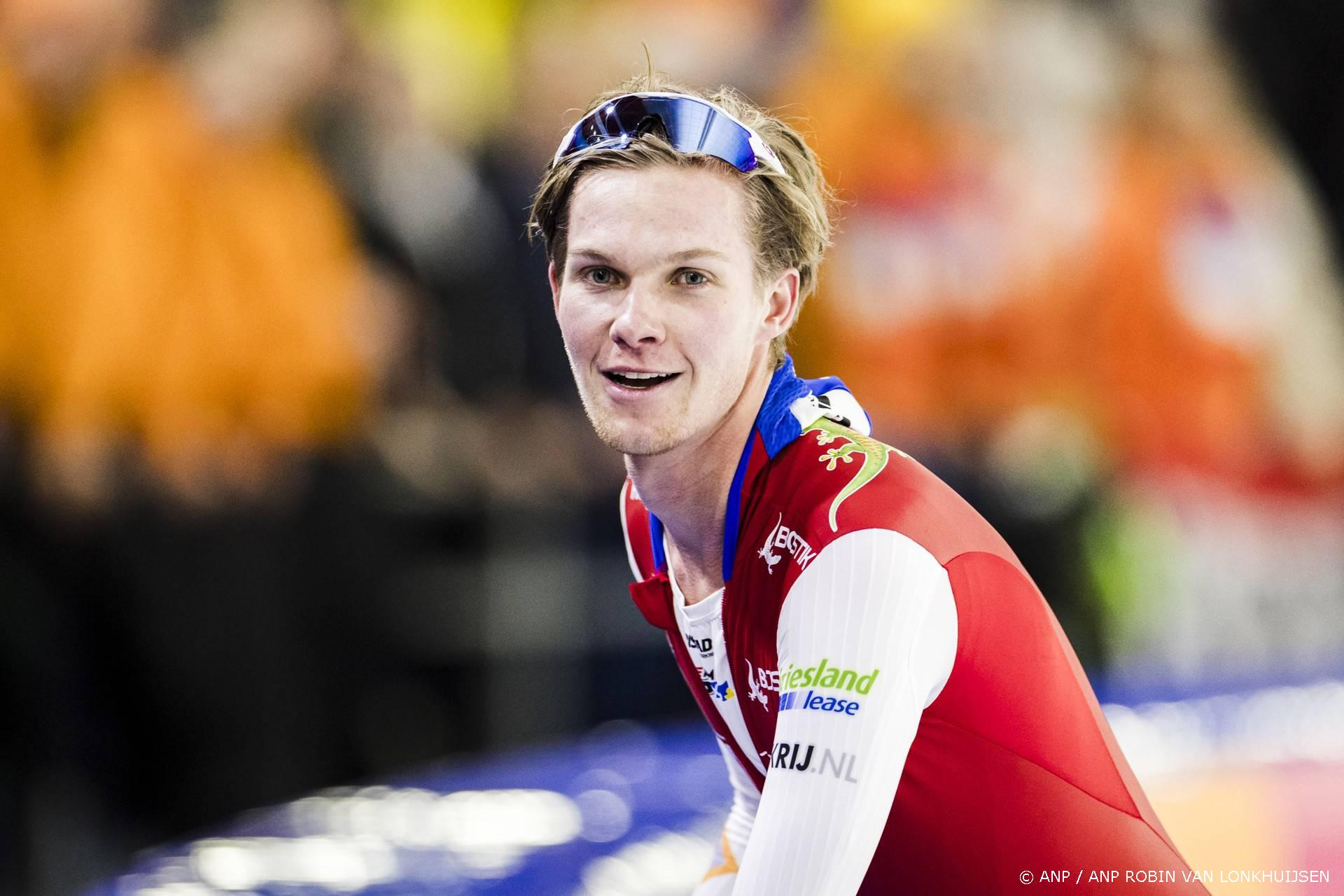 'Nieuwe held': Van de Bunt (21) rijdt de 7e snelste 10 km ooit in Thialf - 1 sec. tekort