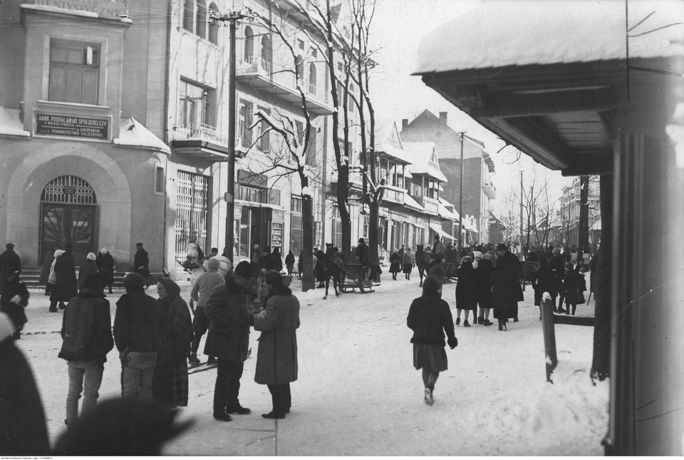 Ulica Krupówki w Zakopanem na przedwojennych fotografiach