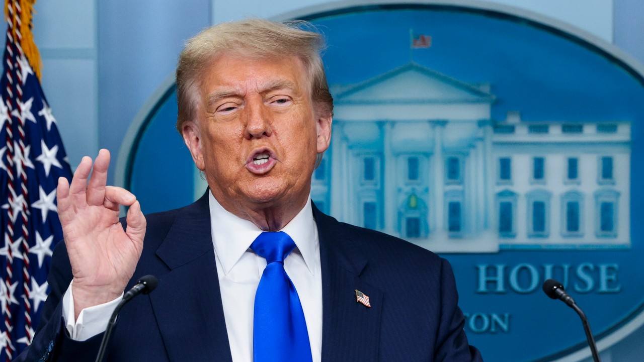 Strategia kija zamiast marchewki obraca się przeciwko Trumpowi. Sam włożył go we własne szprychy. 