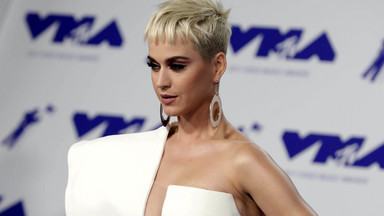 Katy Perry w kreacji z głębokim dekoltem na MTV Video Music Awards