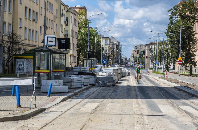 Robotnicy na al. Kościuszki w Łodzi pracują nawet w niedzielę