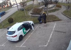 Nepoznate žene ostavile pse da uginu