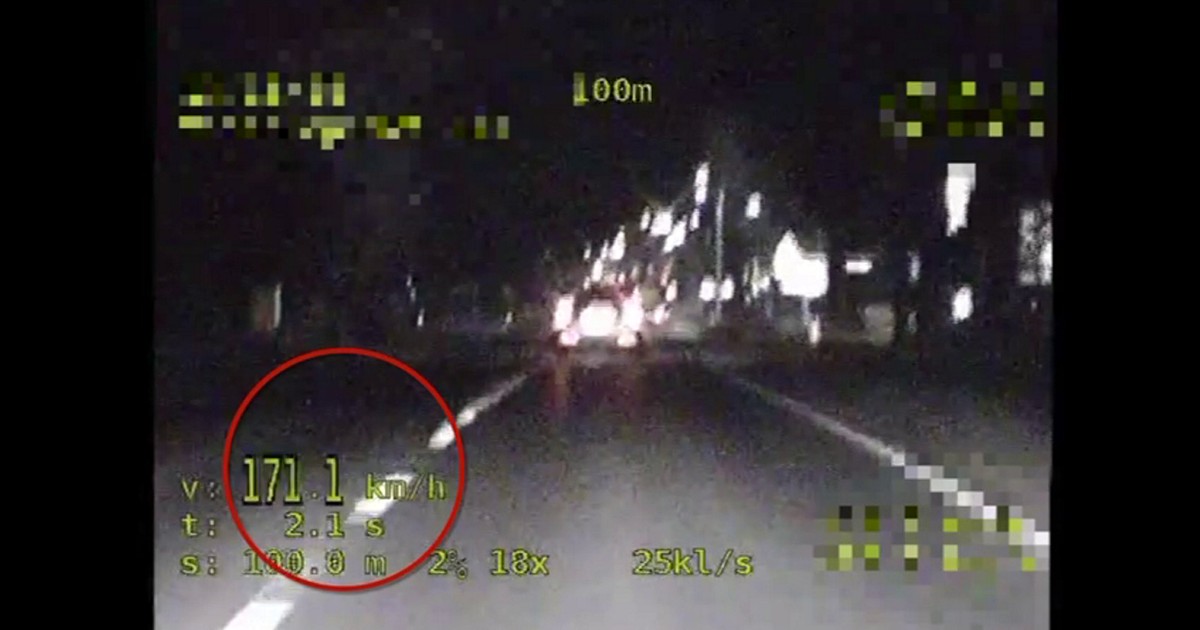 Pędził przez miasto jak szalony. Niewiarygodne, ile miał na liczniku. Tak skończyła się jego brawura