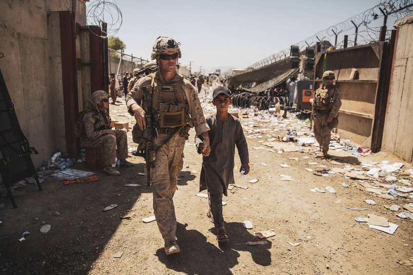 Pentagon poinformował, że w piątek z Kabulu ewakuowano 6,8 tys. osób.