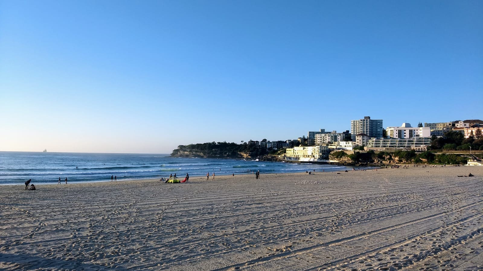 13 hospitalized in Bondi Beach Hanukkah shooting, two arrested
