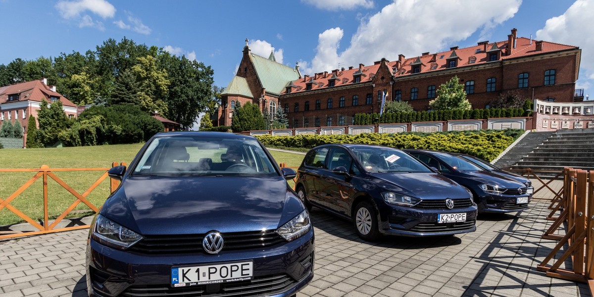 W internecie zlicytowano papieskie Volkswageny Golfy. Papież Franciszek w czasie Światowych Dni Młodzieży miał do dyspozycji cztery takie auta