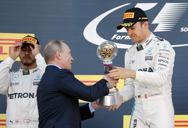 Piękne Rosjanki i Putin dodatkową 'atrakcją' Grand Prix Formuły 1 w Soczi.