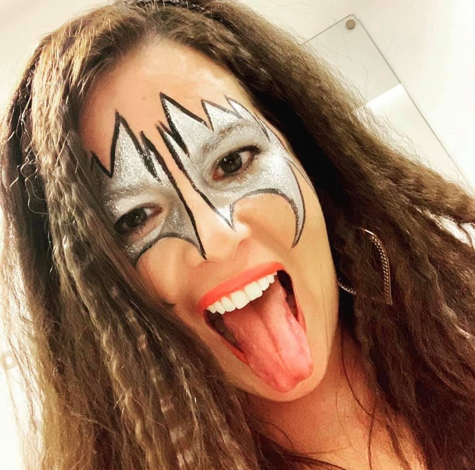 Helen diagnostikovali zákernú rakovinu jazyka.