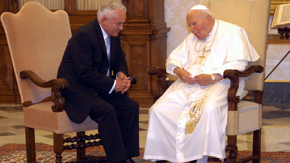 Leszek Miller podczas spotkania z Janem Pawłem II w 2003 r.