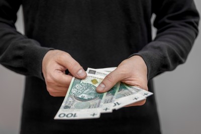 Ile pieniędzy miesięcznie miał statystyczny Polak w 2023 roku? Dane GUS