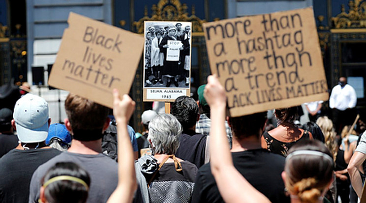 Hetek óta tüntetnek világszerte a rasszizmus ellen./ Fotó: MTI/EPA/John G. Mabanglo