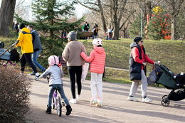 Luka dzietności w Polsce i na świecie. Kobiety chcą mieć więcej dzieci