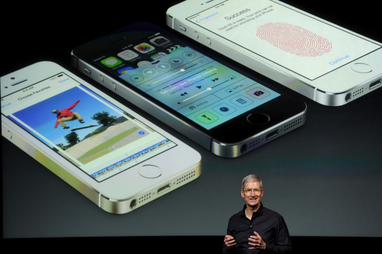 Ostatnią nowością jest czujnik linii papilarnych „Touch ID”, który ma przenieść ochronę naszych danych na zupełnie nowy poziom. Umożliwi on m.in. autoryzację płatności w sklepie iTunes.