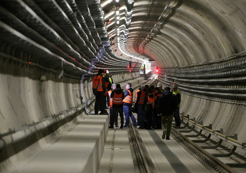 Przeciekający tunel II linii metra