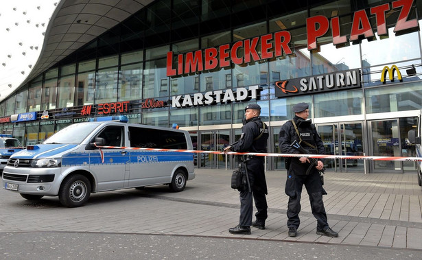 Niemcy: W związku z groźbą zamachu policja zamknęła centrum handlowe w Essen