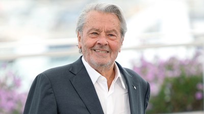 Már 59 éves, és így néz ki Alain Delon soha el nem ismert fia. Ezt üzente 86 éves édesapjának (fotó) - kiskegyed.hu