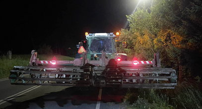 Tragedia w Starym Ciepielowie. W pieszego uderzył nietypowy pojazd. Czy rolnik mógł tak wracać z pola?