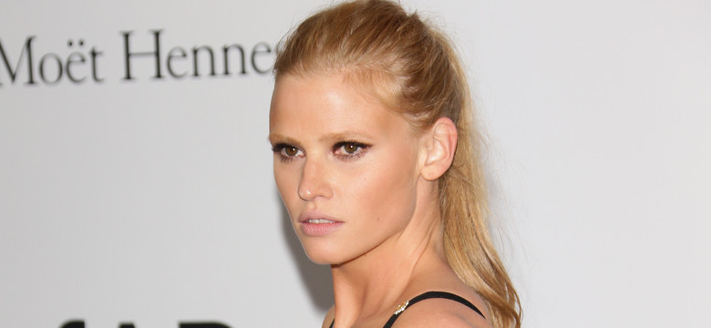 Lara Stone za gruba?