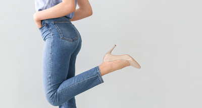 Rodzaje damskich jeansów. W jaki sposób wybrać model dla siebie?