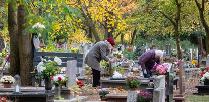 Gangi łupią na nekropoliach. Tym prostym sposobem odstraszysz hieny cmentarne od grobu