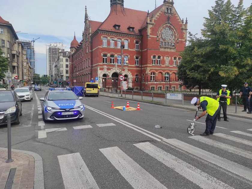 Policja zabezpiecza ślady na ul. Mickiewicza w Katowicach