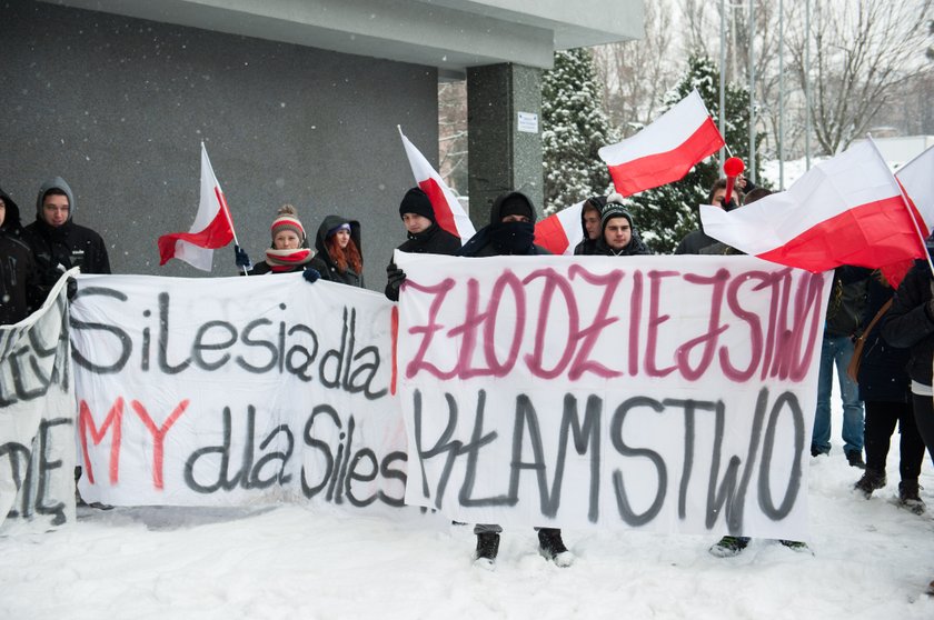 Protest w obronie szkoły