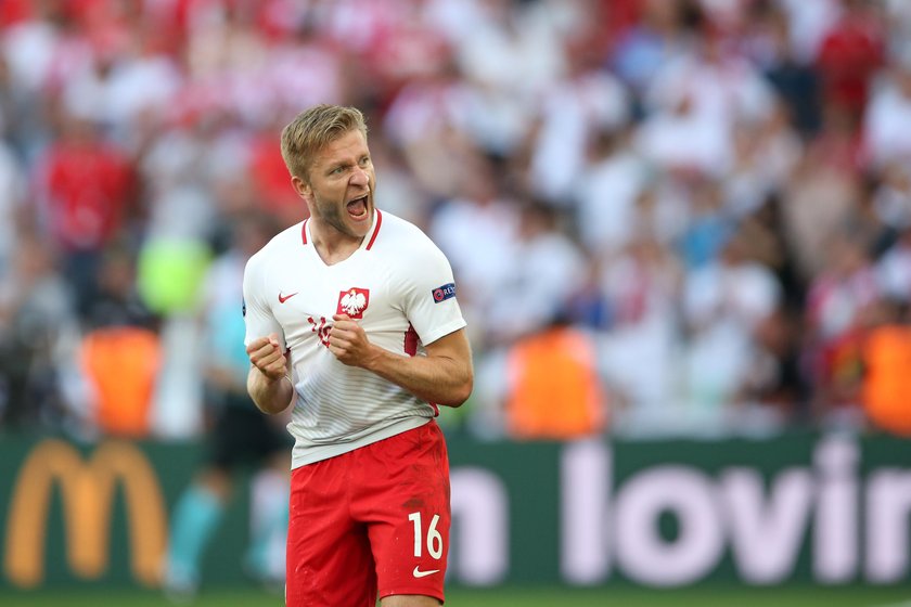 Jakub Błaszczykowski witany przez tłumy w Truskolasach. Oblegają dom!