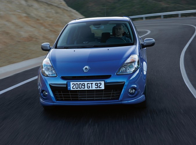 Renault clio po modernizacji upodobniło się do większego, kompaktowego megane