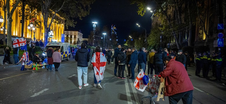 Gruzińska rewolucja fajerwerków. Protesty w Tbilisi przybierają na sile