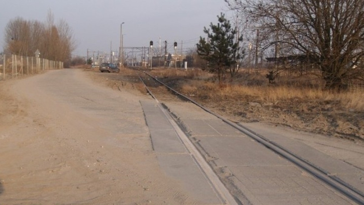 Podczas dzisiejszej sesji radni jednogłośnie zadecydowali o wsparciu remontu ulicy Folwarcznej. Dzięki temu na ulicy będzie można uruchomić komunikację autobusową, która zapewni mieszkańcom osiedli Przemysława i TBS-u przy Folwarcznej połączenie z pętlą Franowo, a przez to - z całym Poznaniem.