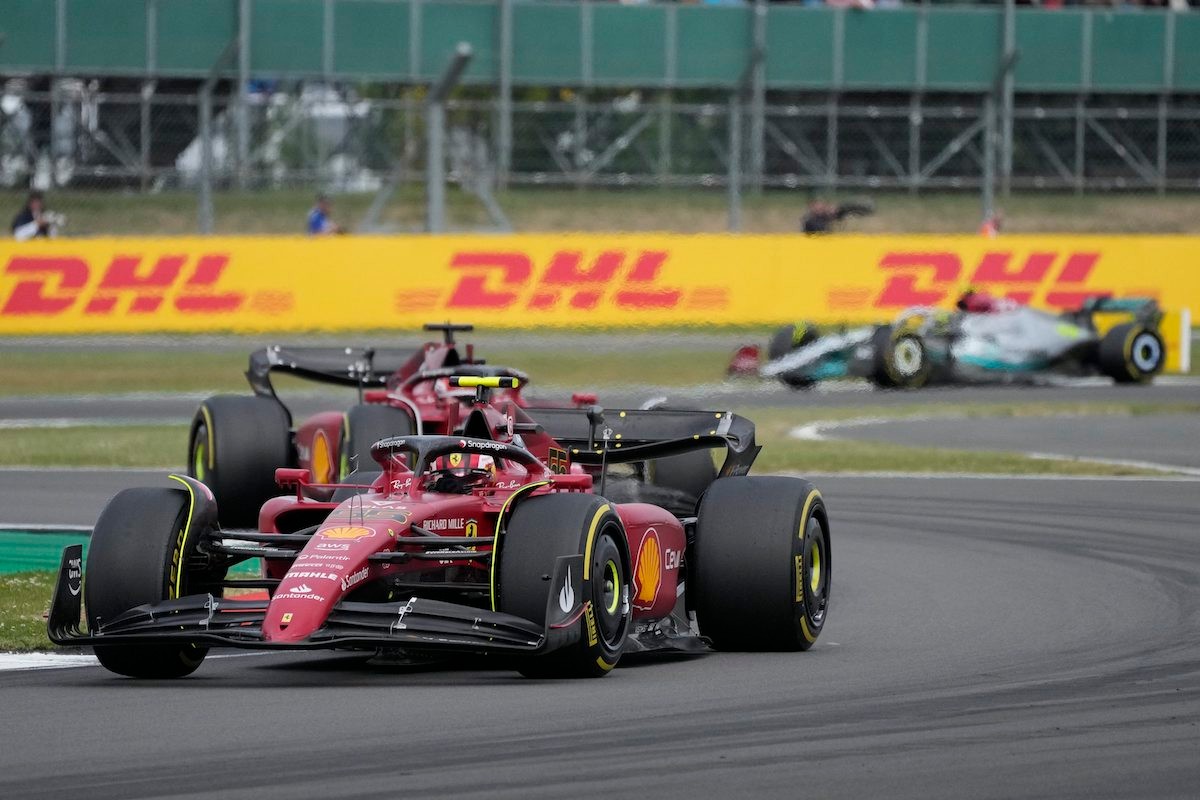 Jazdec Ferrari Carlos Sainz.