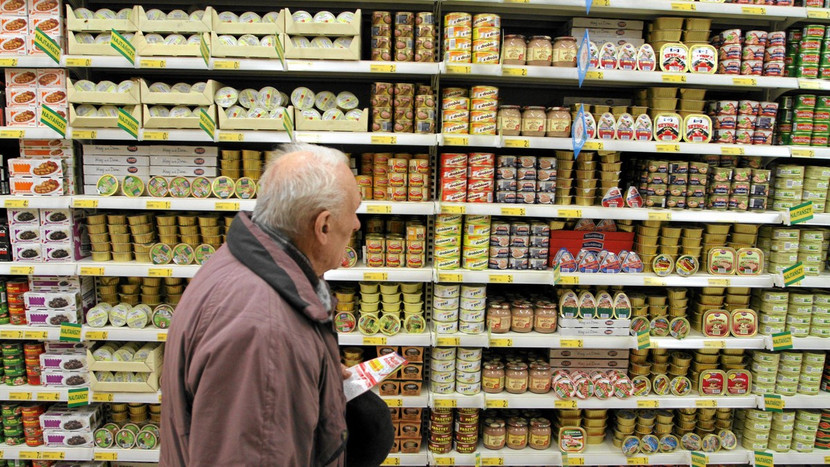 Zarządy supermarketów w Wielkiej Brytanii, mogą spodziewać się nacisków ze strony rządu, w związku z cenami żywności, które są znacznie wyższe niż w innych krajach Europy - ostrzegają eksperci z londyńskiego City.