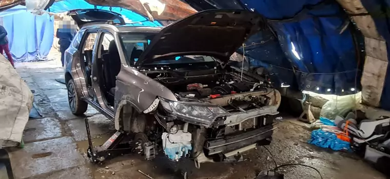 Policjanci rozbili kolejną dziuplę samochodową. Co czwarte auto ginie w Warszawie