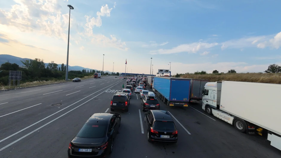 Ogromne gužve na graničnom prelazu Preševo