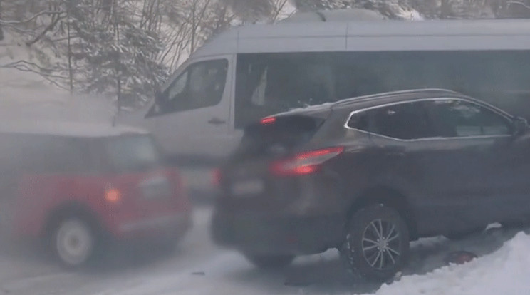 Több magyar autós szenvedett balesetet egy szlovák hegyi úton / Fotó: TV2