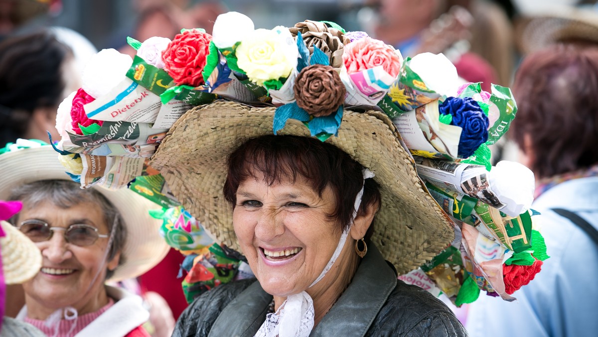 WROCŁAW DNI SENIORA PARADA KAPELUSZY