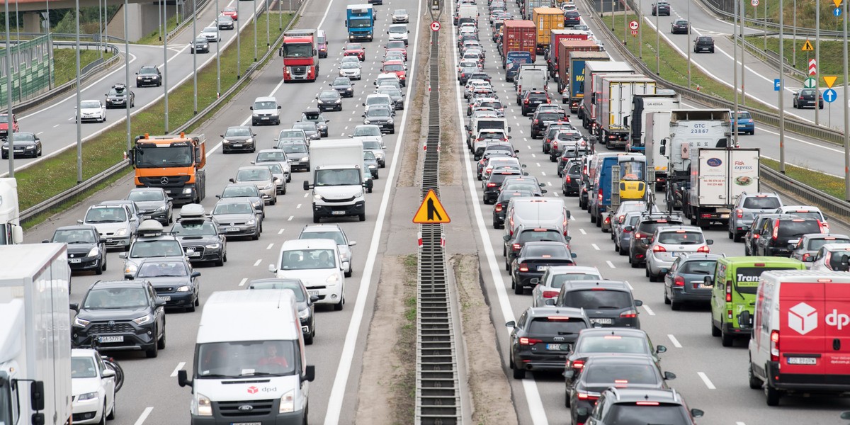 Cyfrowe prawo jazdy to kolejna funkcja, która pojawi się w aplikacji mObywatel. Na przełomie roku dostępna będzie mKDR, czyli mobilna wersja Karty Dużej Rodziny.