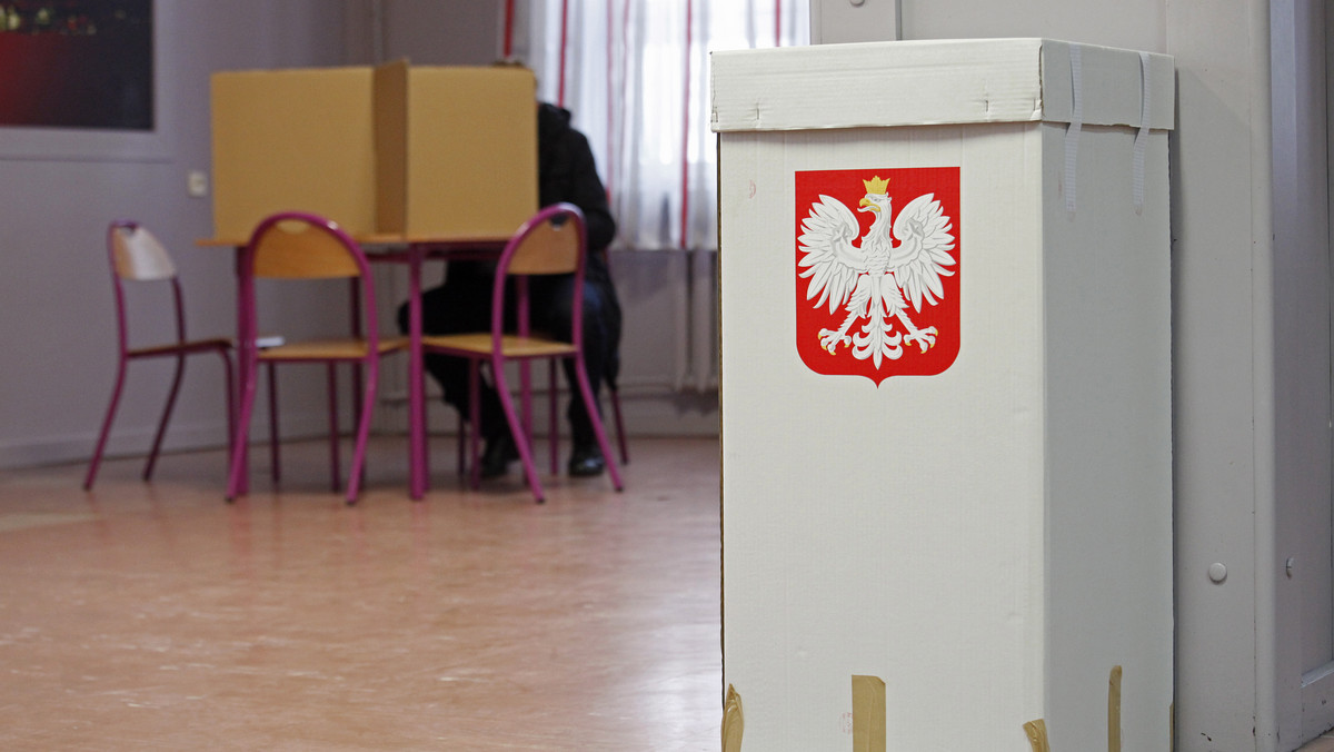 W Pakosławicach w powiecie nyskim wyborczy remis - po 705 głosów otrzymali obaj kandydaci na wójta tej gminy. Wójta wyłoniło losowanie przeprowadzone przez komisję wyborczą. Więcej szczęścia miał Adam Raczyński.