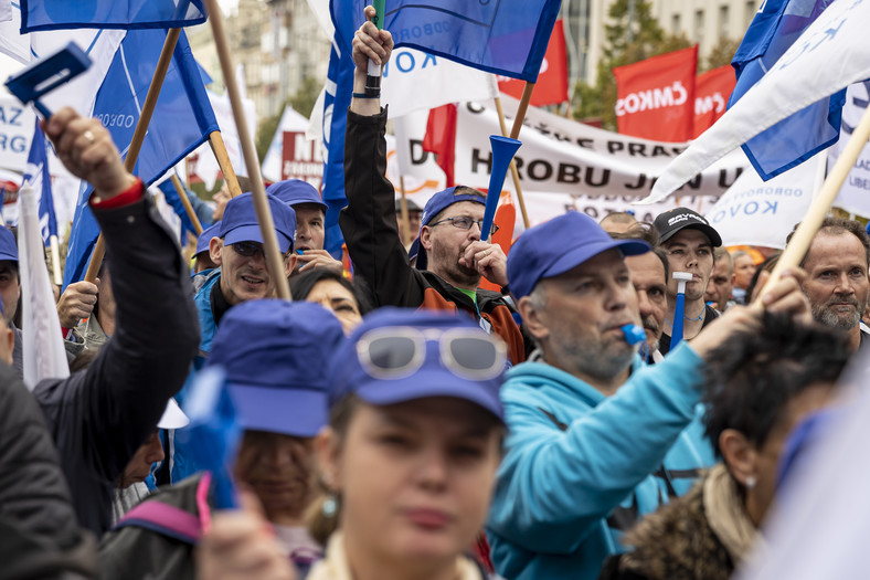 Czesi protestują w Pradze przeciwko rosnącym kosztom utrzymania w całym kraju, 08 października 2022 r.