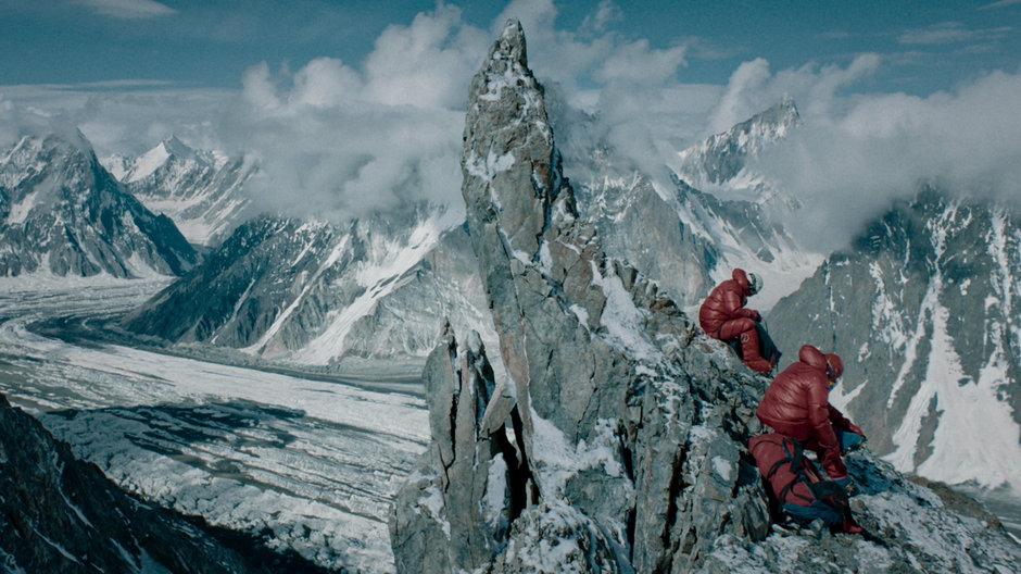 Kadry z filmu „Broad Peak” w reż. Leszka Dawida. 