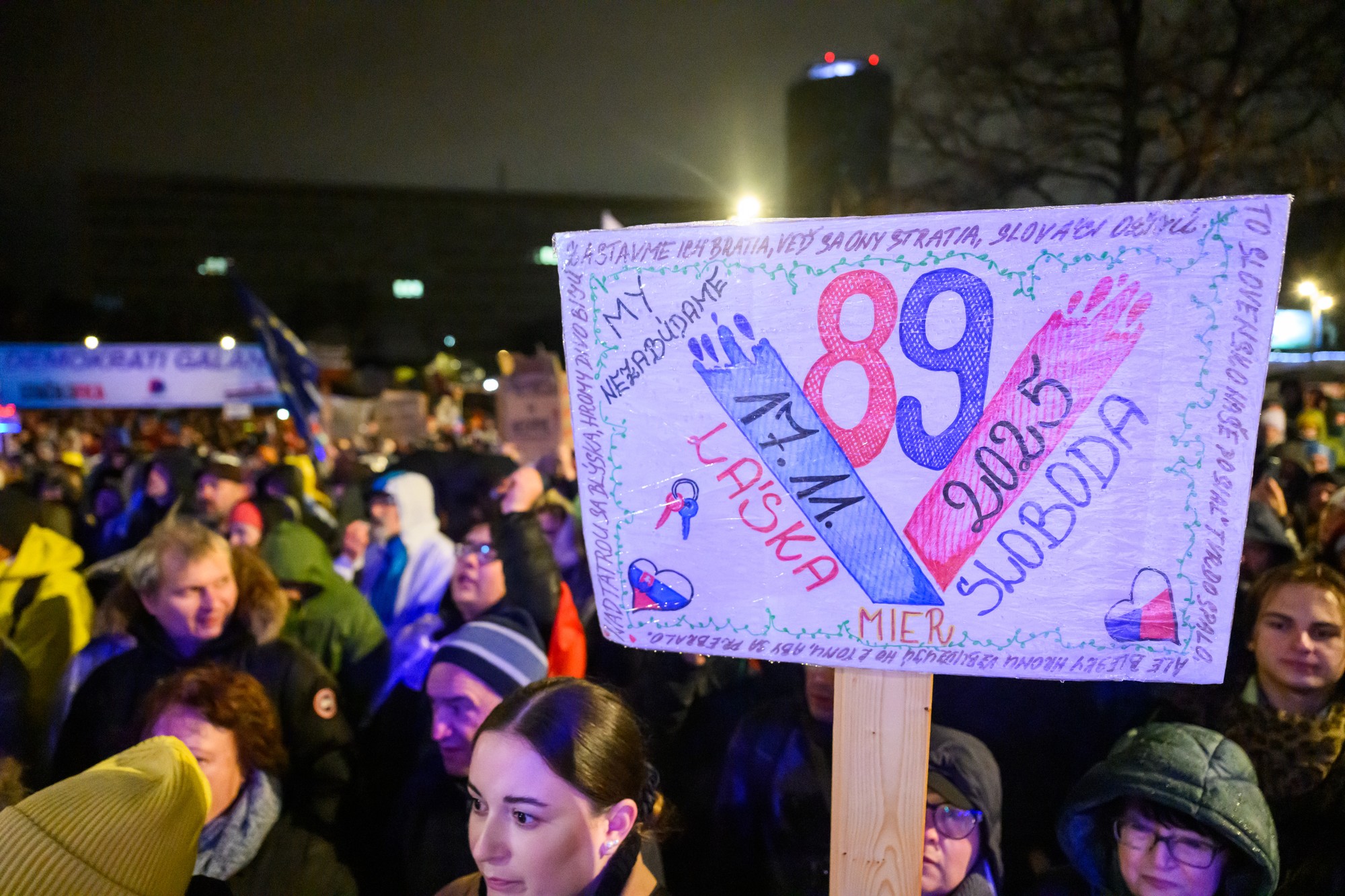 Občiansky protest pri príležitosti 36. výročia Nežnej revolúcie v Bratislave.