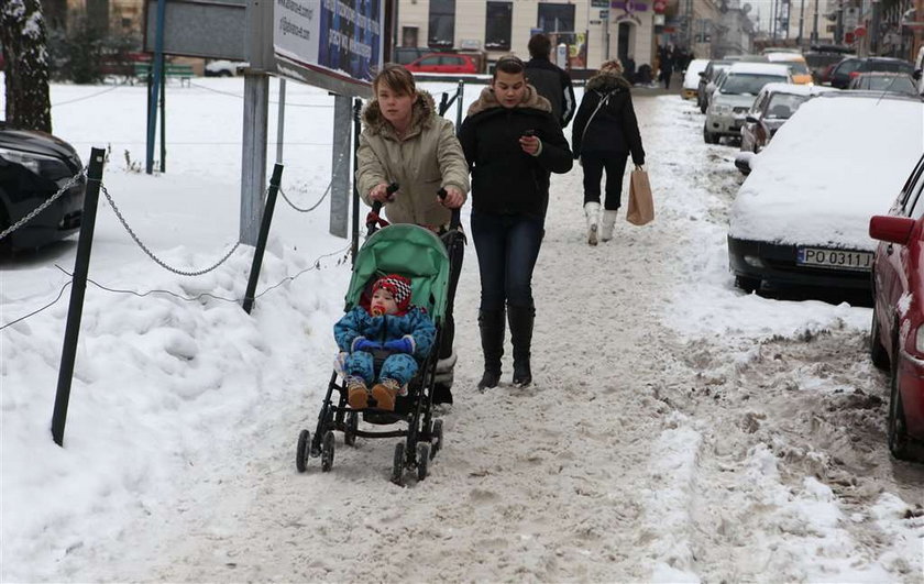 Urzędnicy z magistratu sobie odśnieżyli, a my brniemy w zaspach