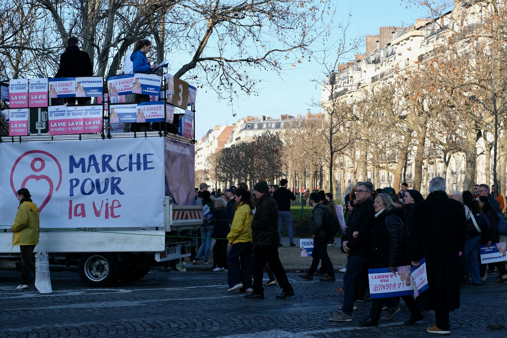 Le Sénat refuse toute forme d'aide à mourir et renvoie le texte aux députés